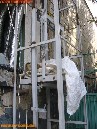 Малый грузовой лифт в процессе монтажа, каркас кабины (кликните для увеличения)