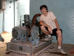 «Одноместный» лифт, 0.5 м/с, односкоростной. Я возле лебедки. (кликните для увеличения)