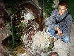 Глеб возле лебедки в нижнем машинном (кликните для увеличения)